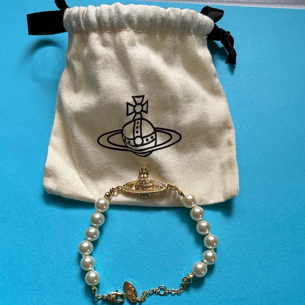 Vivienne Westwood Gold and Cream Pearl Bracelet